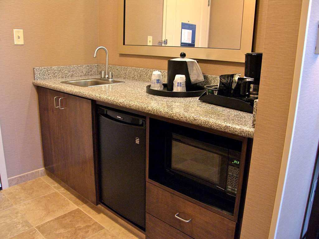 Hampton Inn And Suites - Lincoln Northeast Номер фото